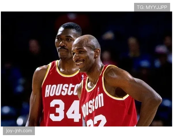 奥拉朱旺内线背身单打效率提升 完胜同代中锋对抗