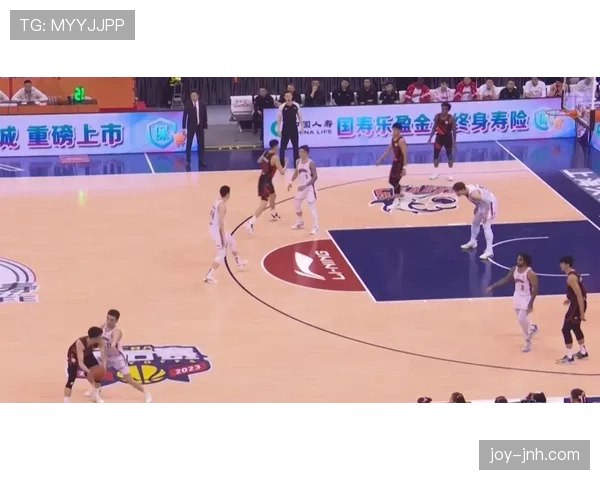 外物入场时裁判判罚标准解析，何时现场会被中断？