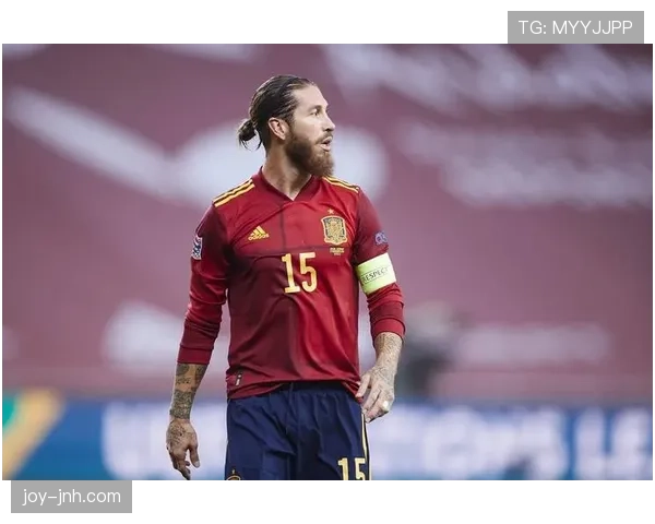 拉莫斯：从边后卫到中卫核心的战术演变分析