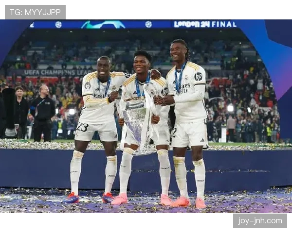 奥雷利安·楚阿梅尼：欧冠+西甲双冠达成荣誉突破