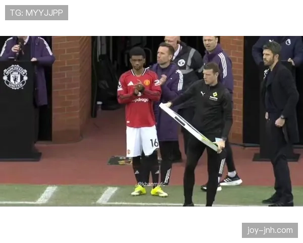 曼联边路打不开、中路难突破，空间利用问题已明显制约进攻表现